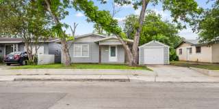 Charming 2 Bedroom Home with Office & Oversized Backyard in Schertz Gallery 25