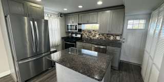 Discover Comfort and Convenience in this Charming 2BR, 1BA Duplex Gallery 9