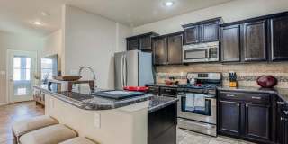 Westside area for Short or Long Term Rental (Completely Furnished) Beautiful 3 bed/2.5 baths plus Office space Gallery 30