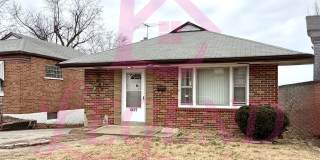 2 bedroom 1 bathroom home with beautiful hardwood floors! Gallery 1