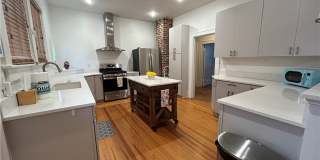 1106 E 51st Street Gallery 10