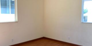 Liliha: 2 Bed, 1 Bath + Den Duplex w/ 1 Parking Spot - Includes Utilities! Gallery 5