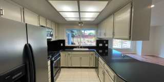 Spacious three bedroom home in desirable Windsor neighborhood! Gallery 22