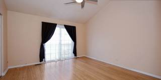 Gorgeous 2 Bedroom Townhome available in Palatine! Gallery 7