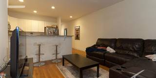 Nice 3 bed in Brookline Gallery 7