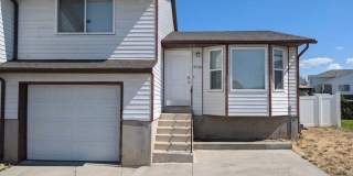 4 Bedroom 1.5 Bath Twin-Home Gallery 3