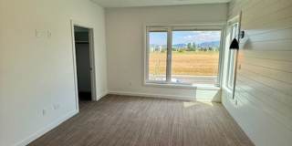 3 Bedrooms 2 1/2 Bathrooms - Where Mountains meet you at upscale living! Gallery 37