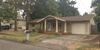 Spacious 4-Bedroom Home with Large Fenced Yard & Covered Patio Gallery 5