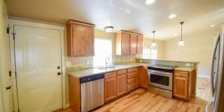 Stunning, Updated 2 Bedroom, 2 Bath House on Corner Lot! Gallery 7