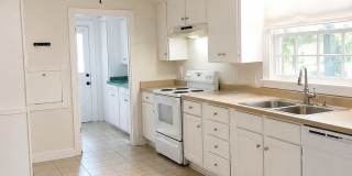 Charming 3-Bed 2-Bath Home Near Downtown Lafayette Gallery 3