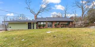 Park-Like Retreat Minutes from Old Town Alexandria Gallery 1