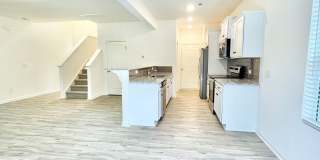 Beautiful & Spacious 3Bed Paired Home minutes from I-85 Gallery 6