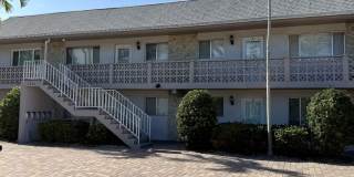 ** CANAL VIEW 2 BEDROOM\2 BATH CONDO ** SEASONAL OR ANNUAL ** BLUE POINT CLOSE TO DOWNTOWN NAPLES AND NAPLES BEAUTIFUL BEACHES ** CANAL BOAT SLIP AVAILABLE ** Gallery 7