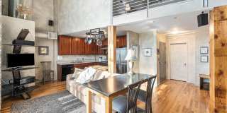 Beautiful One Bedroom Loft in Golden Triangle. Gallery 1