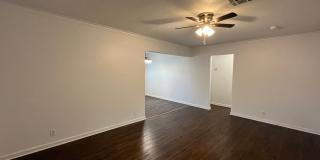Adorable 2 bedroom 1 bathroom home with a garage! Gallery 6
