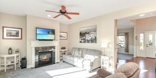 Mt. Rainier View Home on Cul-De-Sac with 3-Car Garage & A/C Gallery 12