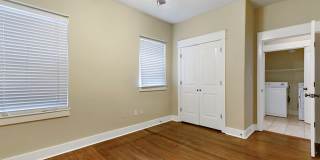 2/1 Condo Near UT and Darrell K Royal Field Gallery 17