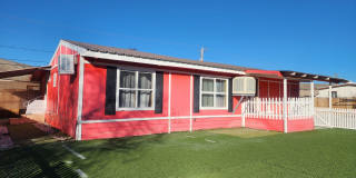 Beautiful 3 Bedroom with additonal 4th bedroom! Larg fenced front  backyard!! Gallery 1