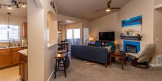 Beautiful upper-level condo in gated community!!! Gallery 6