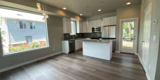 Beautiful End Unit at Overlook Station Gallery 92