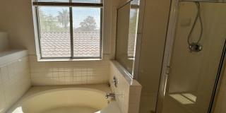 Pool & Spa plus 4 bedrooms Gallery 30