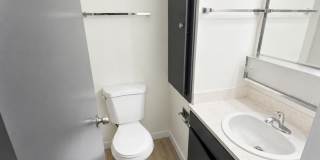 Bright 1 Bed / 1 Bath Apartment for Rent in North Seattle Private Balcony, Near Green Lake & Northgate! Gallery 8