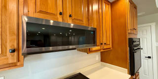 Stylish 3-Bedroom Remodel with Two Fireplaces and Mountain Views Gallery 19