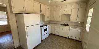 Charming 3 Bedroom 1 Bathroom close to TTU and Medical District! Gallery 4