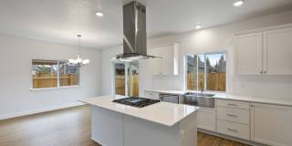 4 bedroom home in desirable neighborhood Gallery 11