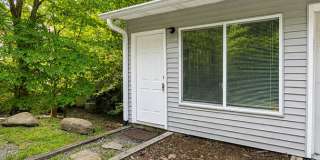 Black Mountain Garage Apartment- One occupant only! 6 Month Lease! Gallery 3