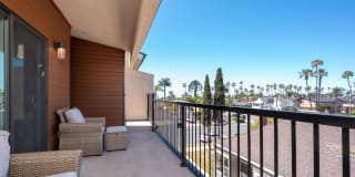 Beautiful 3 bed 2.5 baths "fully furnished" townhouse in the charming neighborhood of University Heights. Gallery 47