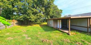 Rare flexible commercial space available for monthly lease on busy Combee Road Gallery 5