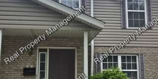 Updated 3 Bedroom Townhome Gallery 1