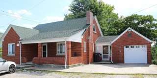 Camargo Red Brick House 3 Bedroom+ Bonus and 1 Bath Gallery 1