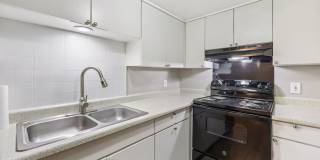 Premier Gardens Apt. Gallery 15