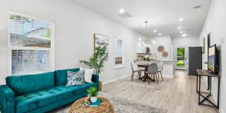 2BED/1BATH Newly Renovated House for Lease! Available NOW! Gallery 1