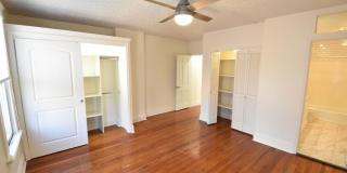 2 bedroom, 2.5 bathroom brick townhouse Gallery 22