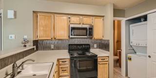 Beautiful 2 bed 1 bath Condo in Aurora Gallery 7