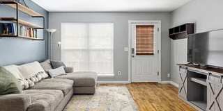 Charming 2BR Tpwnhome in Aurora Gallery 6