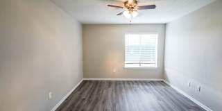 Glen Oaks Gallery 12