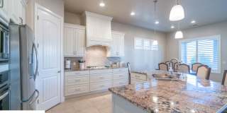 Stunning 2 Bedroom Fully Furnished Home. Community Pool & Mini Golf! Gallery 35