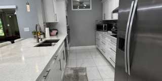 2 bedroom 1.5 bathroom furnished home Gallery 10