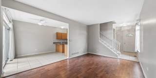 End Unit Three Bedroom Two and a Half Bath in North Naperville Gallery 4