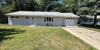 3BR Home Close to Campus with Washer/Dryer Provided, Back Deck, & Attached 1-Car Garage - No Application Fee! Gallery 1