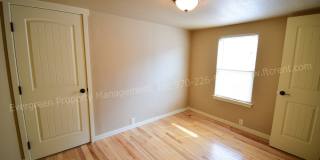 Stunning, Updated 2 Bedroom, 2 Bath House on Corner Lot! Gallery 22