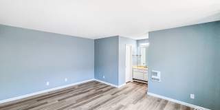 Spacious 2BD/2BA Condo in Hillcrest with Private Balcony, Community Pool & Tennis Court Gallery 16