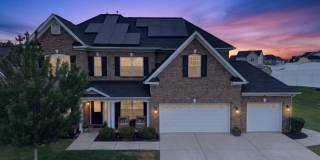 Stunning 5BR House in Whitsett Gallery 1