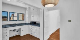 Castro/Eureka Valley: Top Floor Flat w/ in-unit W/D & Shared Yard Gallery 7