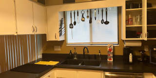 Large partially furnished townhome - WON'T LAST Gallery 10