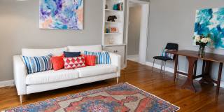 2 bedroom North Loop Bungalow Gallery 6